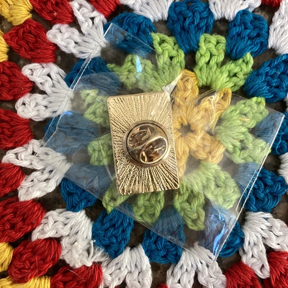 Nintendo Game Boy Handheld Game Console Metal Enamel Pin Brooch - Picture 6 of 6